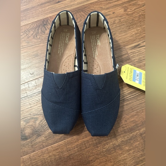 Brand New Toms - Picture 4 of 6